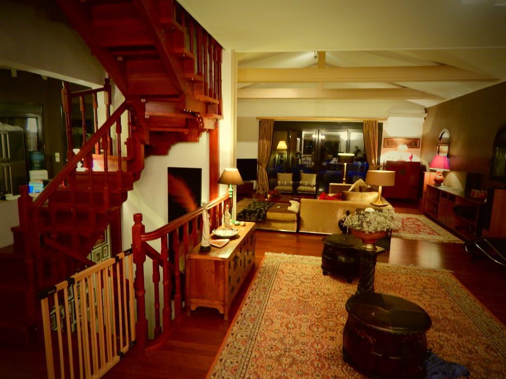 Villa Vravrona Tower & Suites Μαρκόπουλο Δωμάτιο φωτογραφία