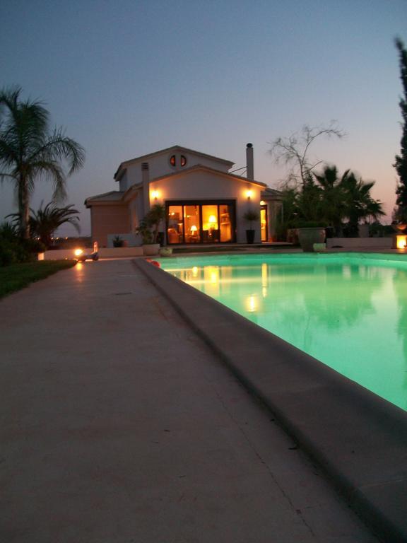 Villa Vravrona Tower & Suites Μαρκόπουλο Δωμάτιο φωτογραφία
